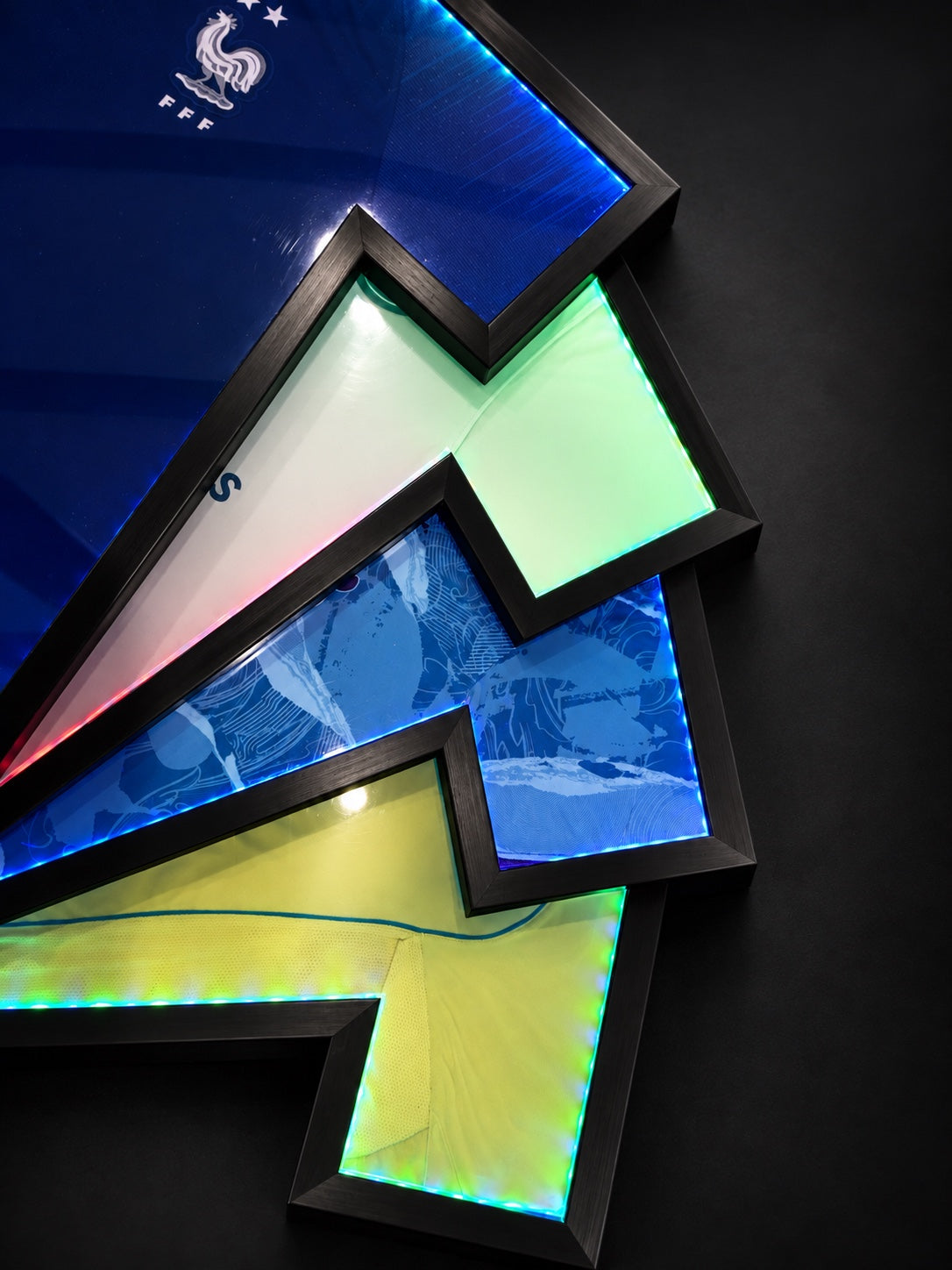 Quatre cadres BUSTFRAME superposés
